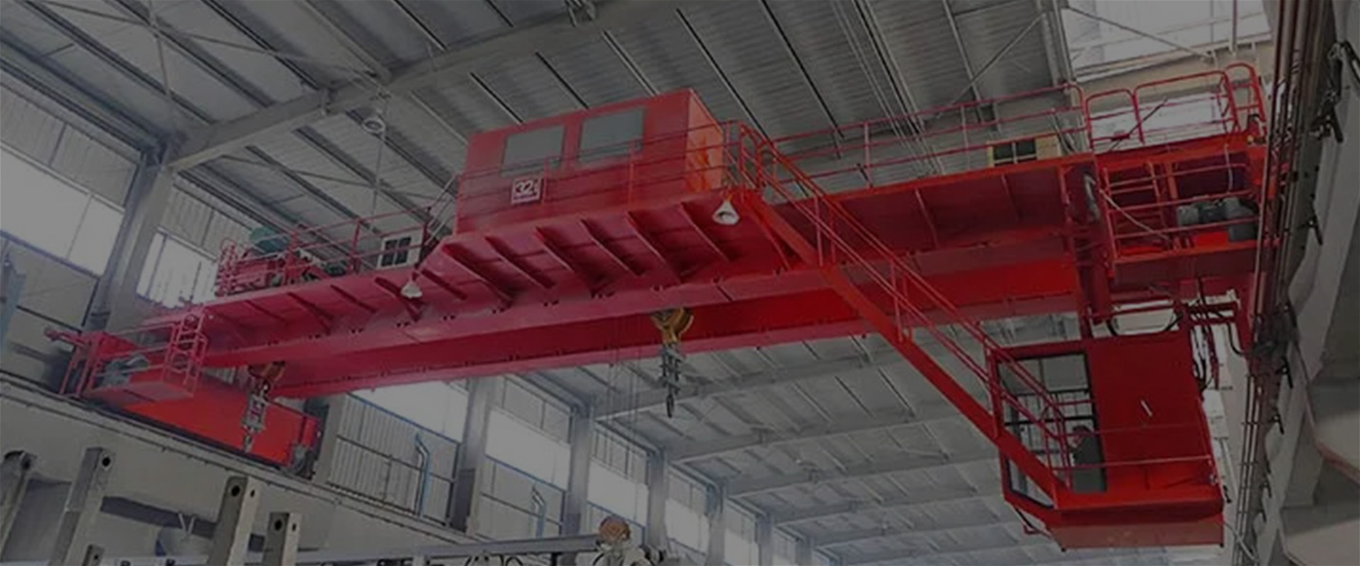 Hydropower shaft gantry crane lifting a vessel
